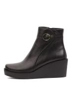 Eskarpini Hakiki Deri Siyah Dolgu Topuk Kadın Botu – Metal Detaylı Elegance