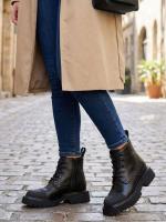 Doğal Deri Siyah Bağcıklı Kadın Botu